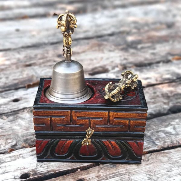 Caja Campana y Dorje
